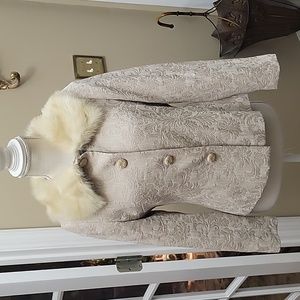 Parisian Signature Petite embossed cream taupe short jacket faux fur collar 8P …